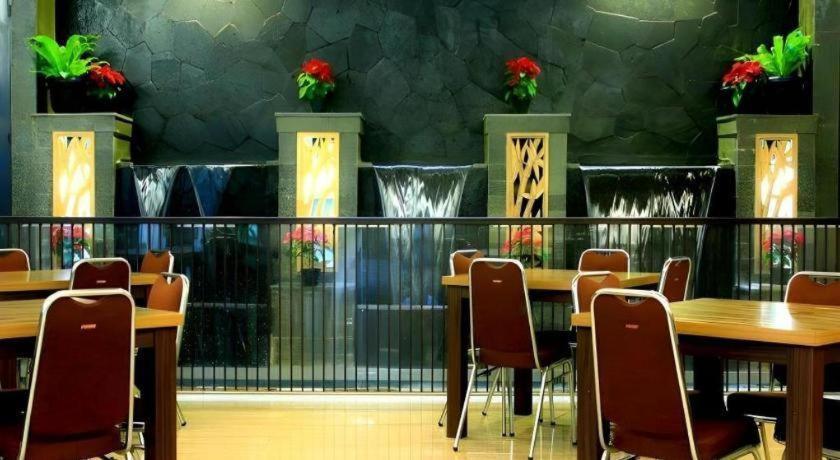 Lotus Hotel Subang Exterior photo