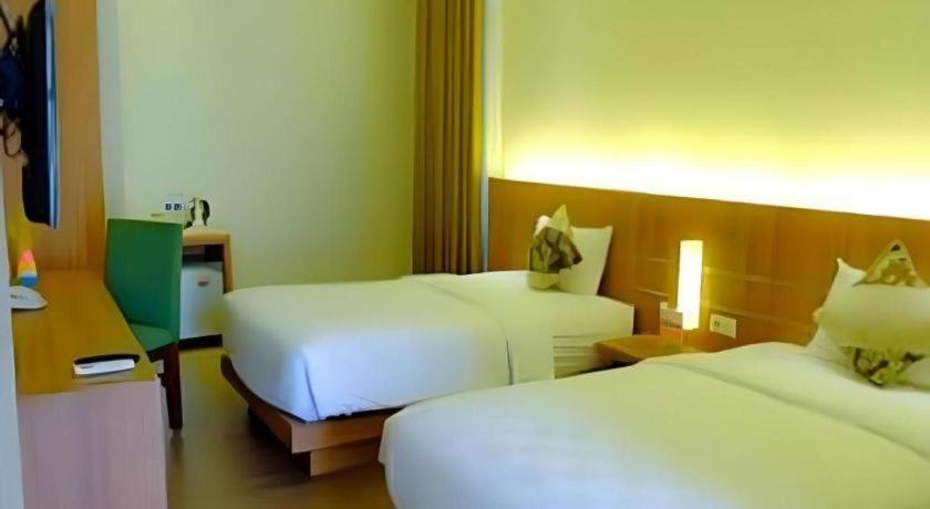 Lotus Hotel Subang Exterior photo